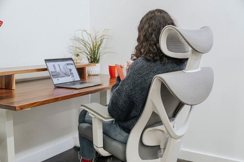 The Role of Ergonomics in Modern Desk Design